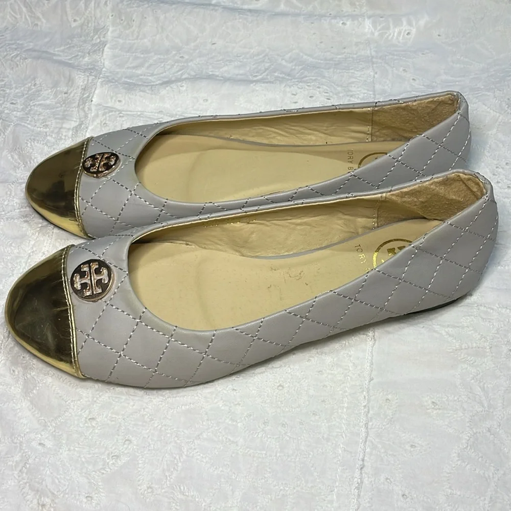 HP!! Tory Burch Gray & Gold Ballet Flats with Logo Medallion - Picture 4 of 12